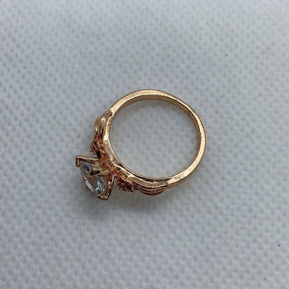 💛 Rose Gold Plated CZ Flower Shank Ring - Picture 4 of 5
